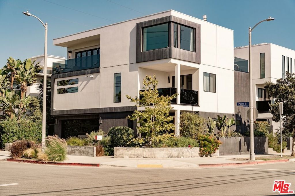 1208 Palms Boulevard