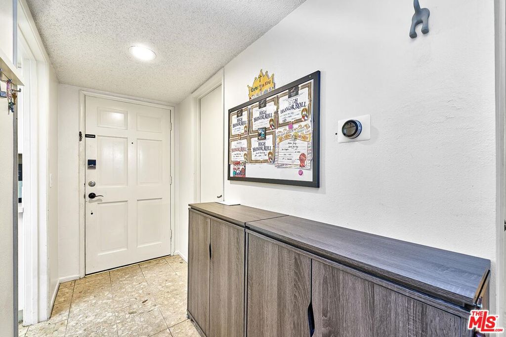 631 S Kenmore Avenue 106