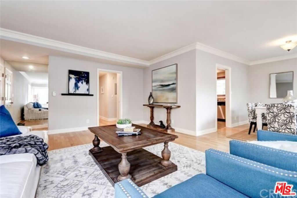 Properties 2 11646 Chenault Street 23