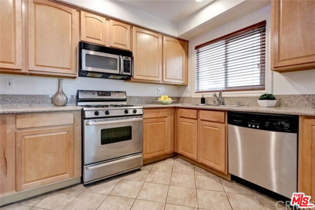 Properties 4 11646 Chenault Street 23