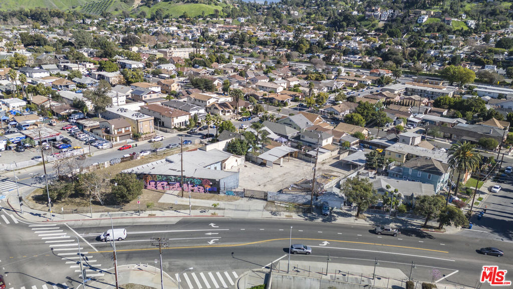 3810 Pasadena Avenue