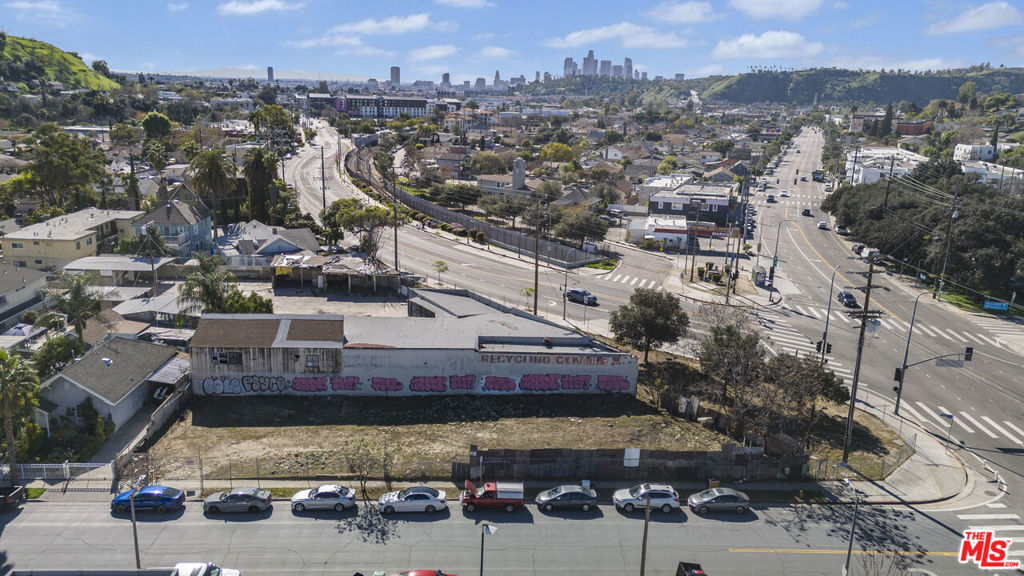 3810 Pasadena Avenue