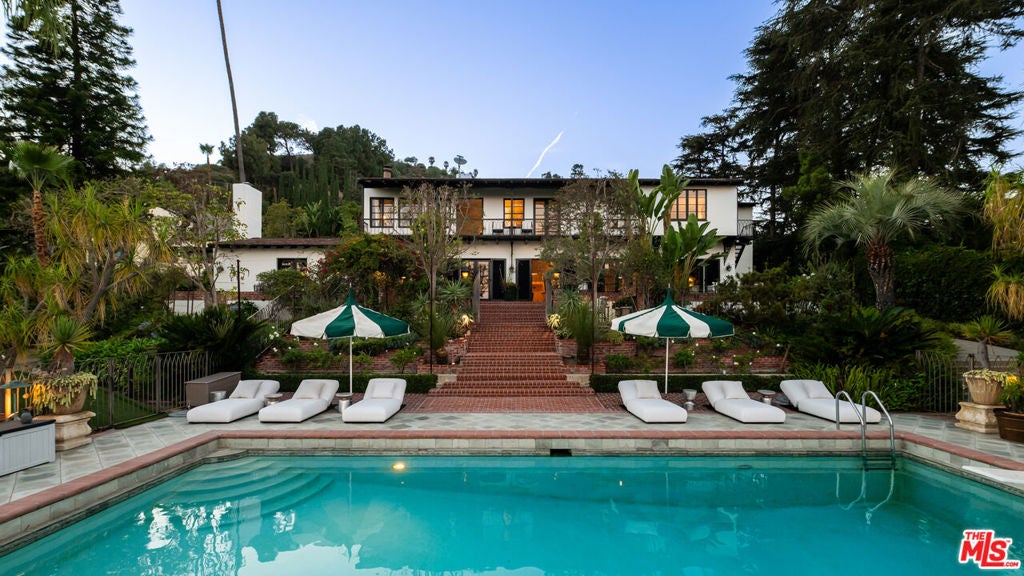 2003 La Brea Terrace