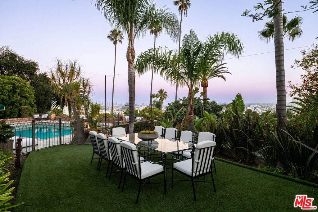 2003 La Brea Terrace