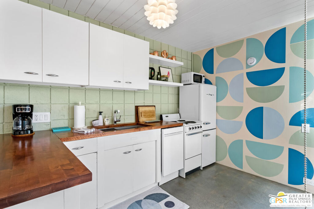 1111 E Palm Canyon Drive 336