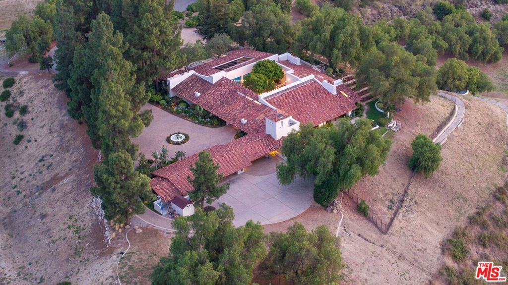 28611 Bamfield Drive