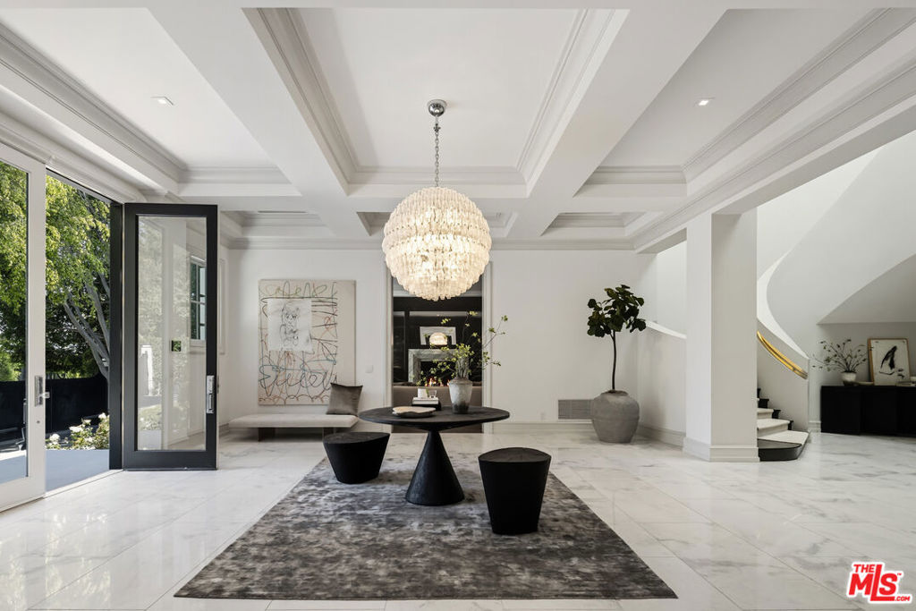 Properties 1 917 N Crescent Drive