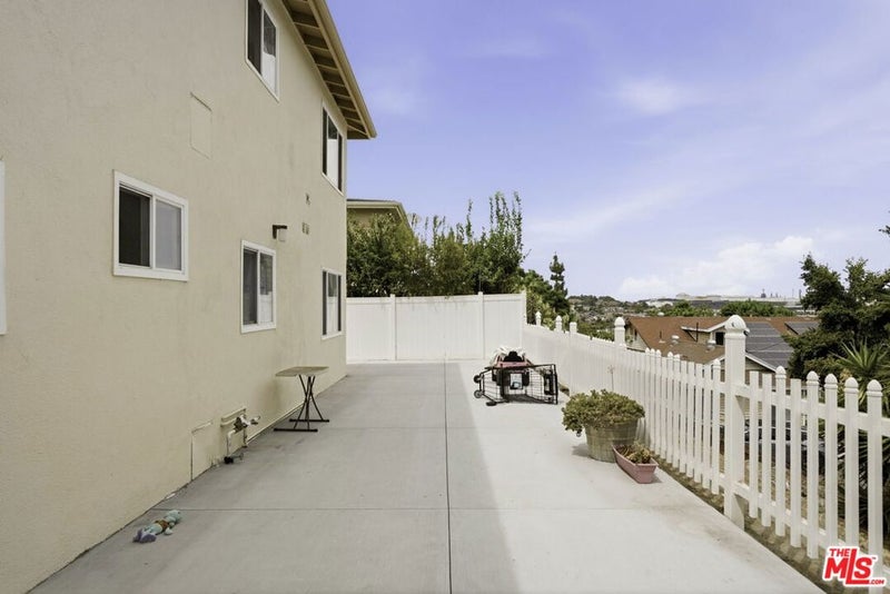 1206 N Park Western