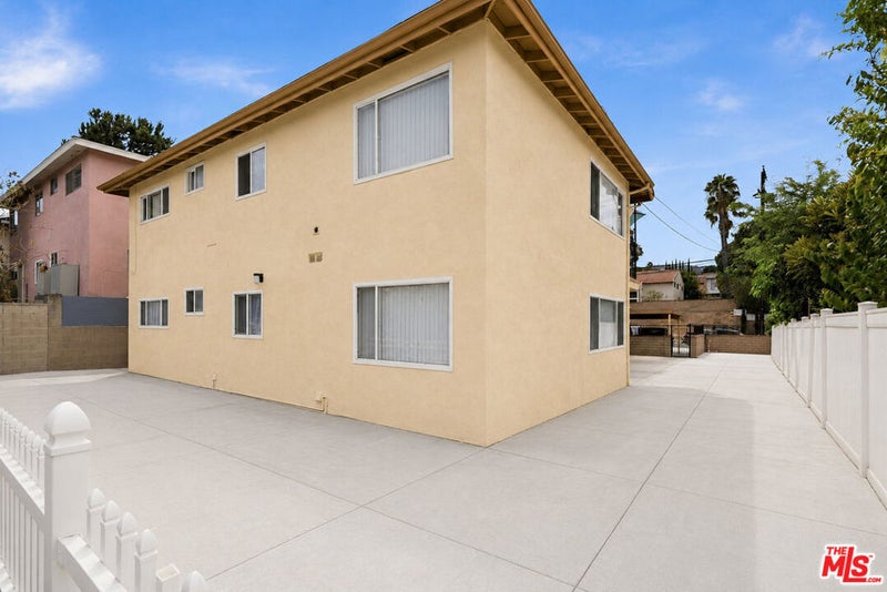 1206 N Park Western