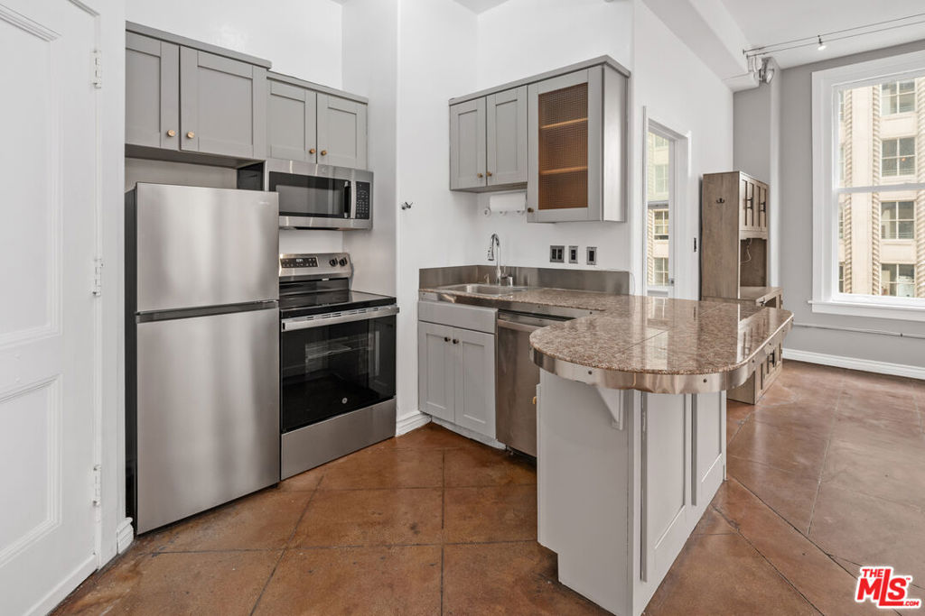 215 W 7th Street 508