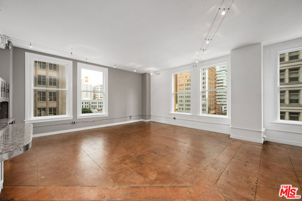 215 W 7th Street 508