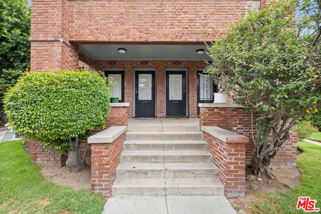 239 E Villa Street