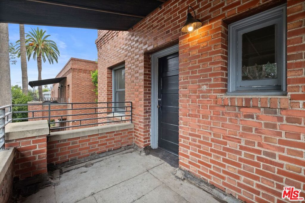 239 E Villa Street