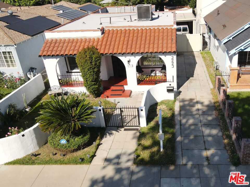 3223 Perlita Avenue