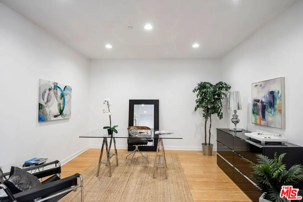 Playa Vista, California 90094, United States, 2 Bedrooms Bedrooms, ,2 BathroomsBathrooms,Residential,Active,202065