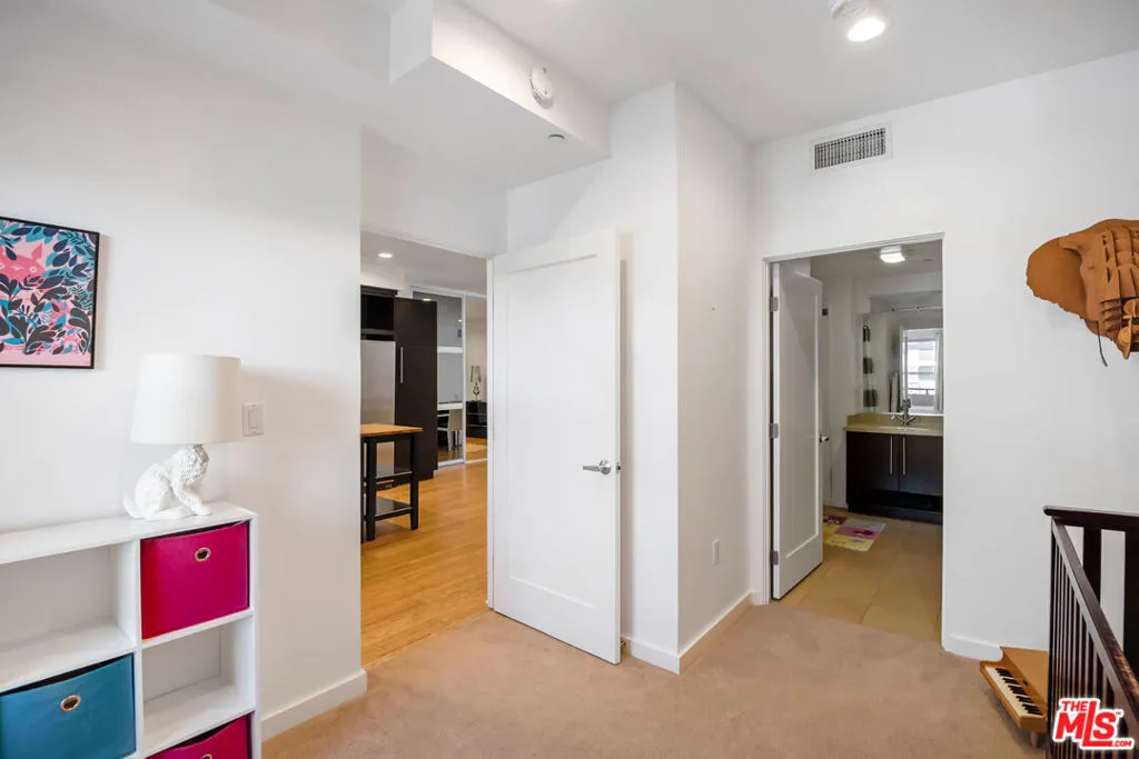 Playa Vista, California 90094, United States, 2 Bedrooms Bedrooms, ,2 BathroomsBathrooms,Residential,Active,202065