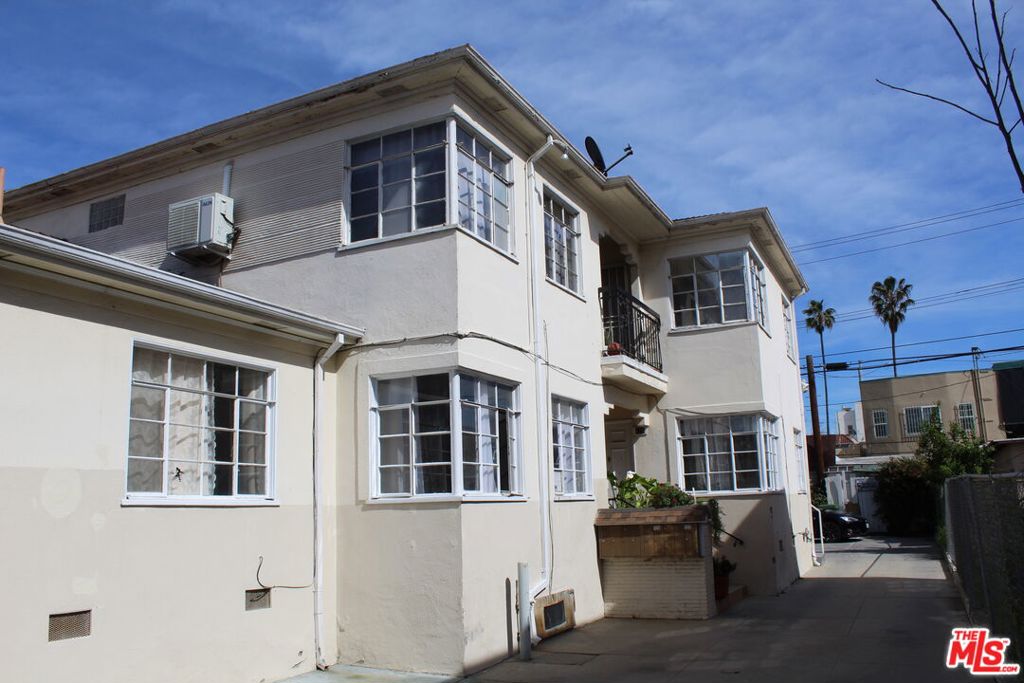 122 S Berendo Street