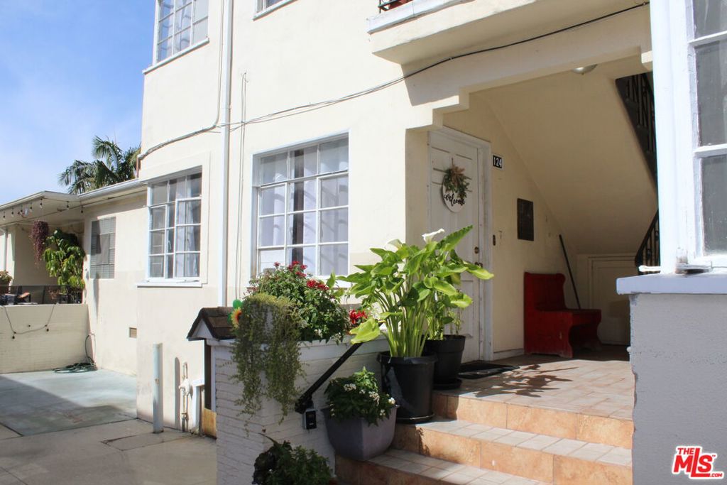 122 S Berendo Street