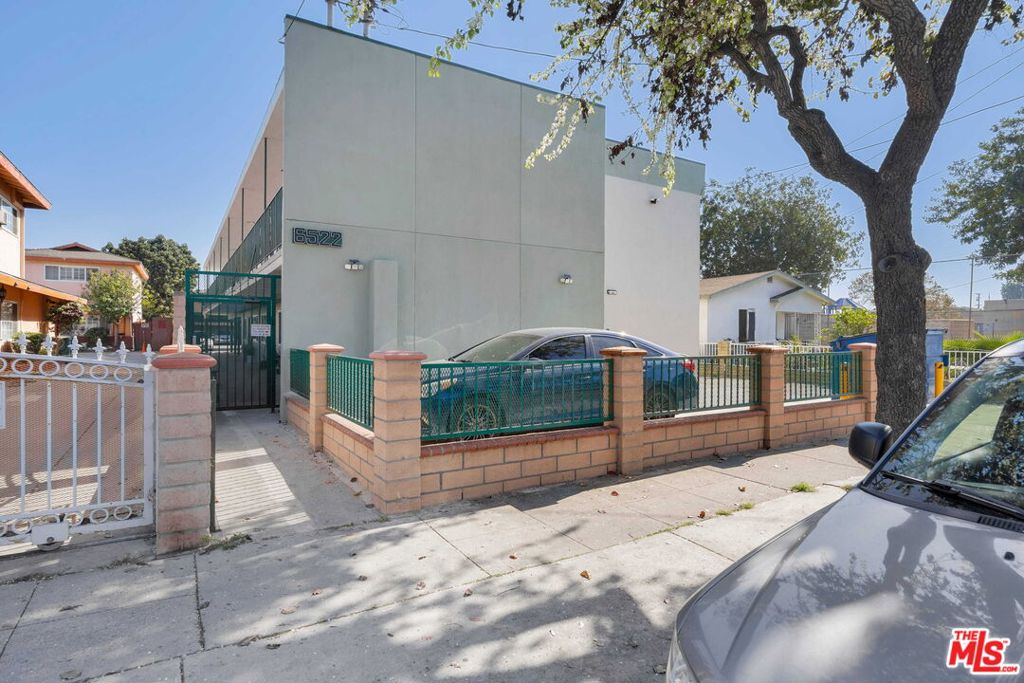 6522 Bear Avenue