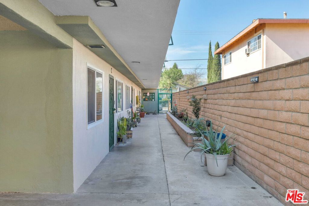 6522 Bear Avenue