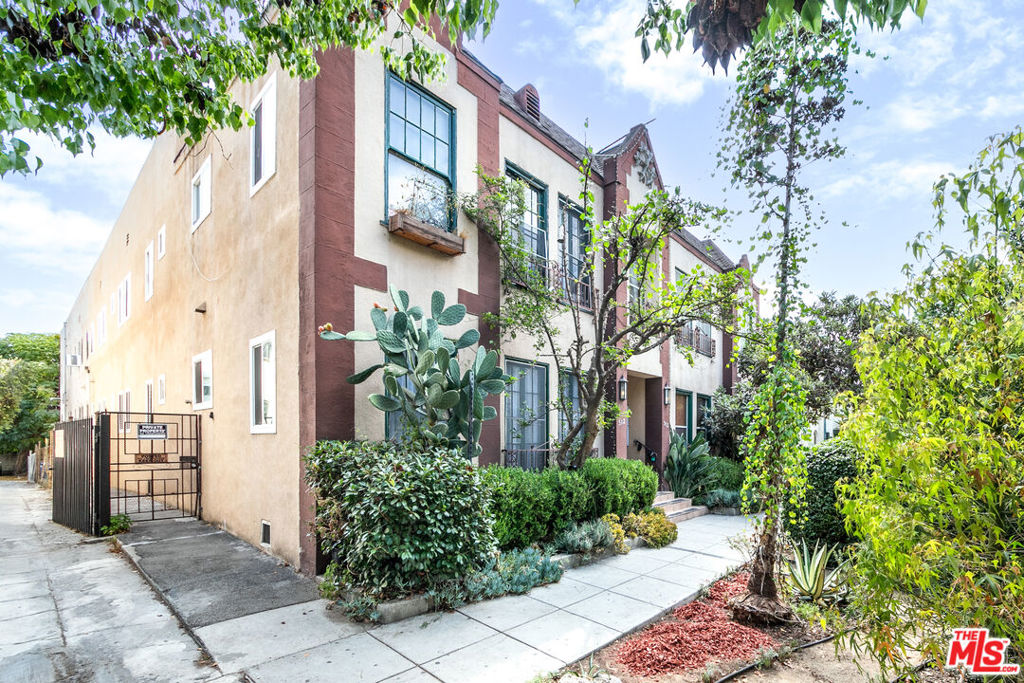 512 N Alexandria Avenue