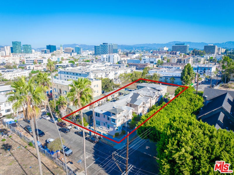 945 S Park View Street
