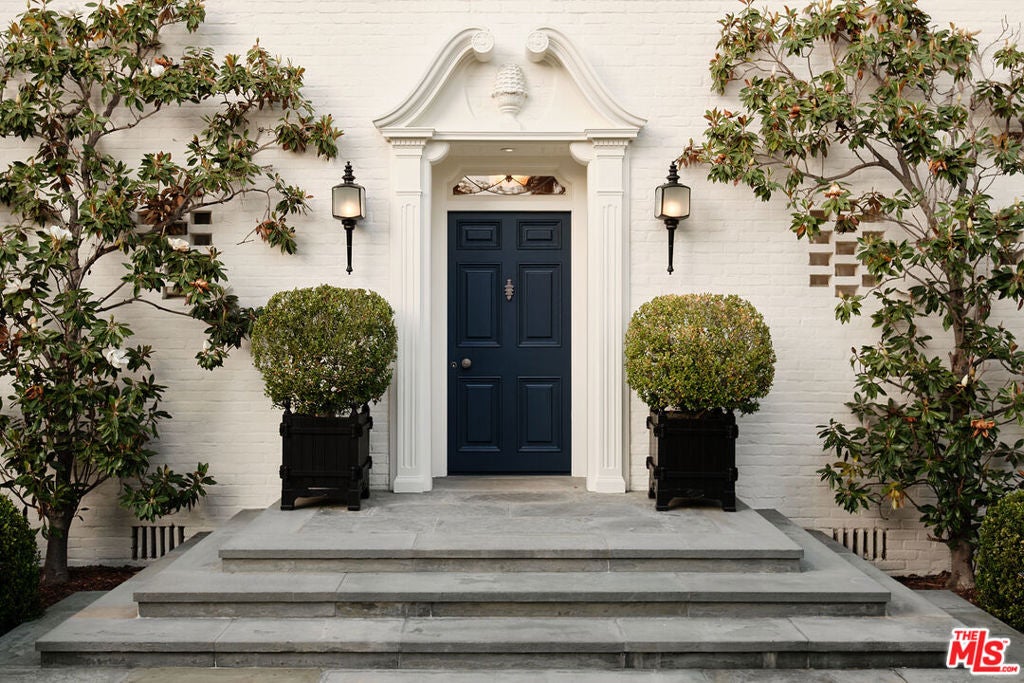 826 Greenway Drive