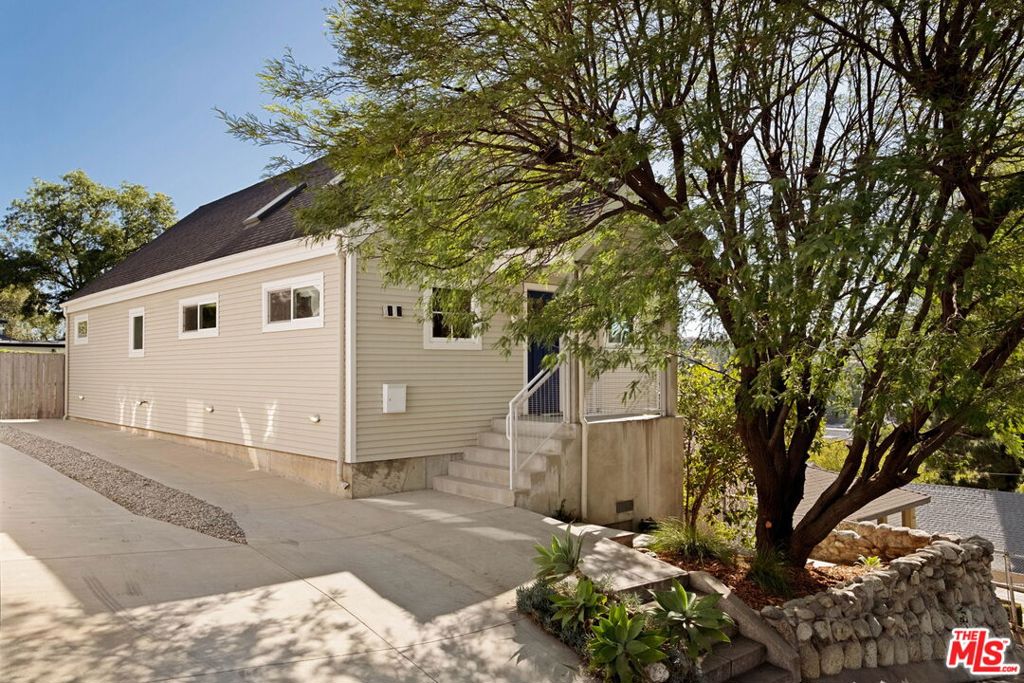2112 Duane Street