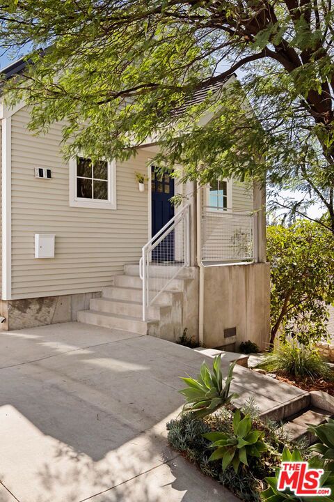 2112 Duane Street