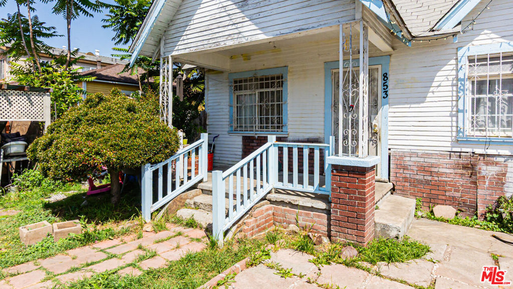 853 E 112th Street