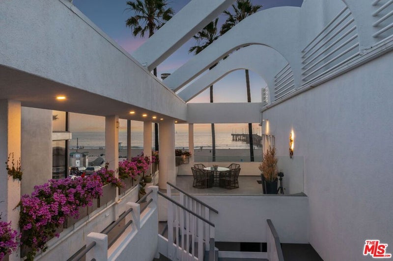 3111 Ocean Front Walk