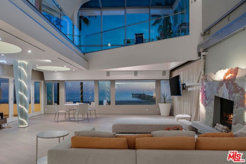 3111 Ocean Front Walk