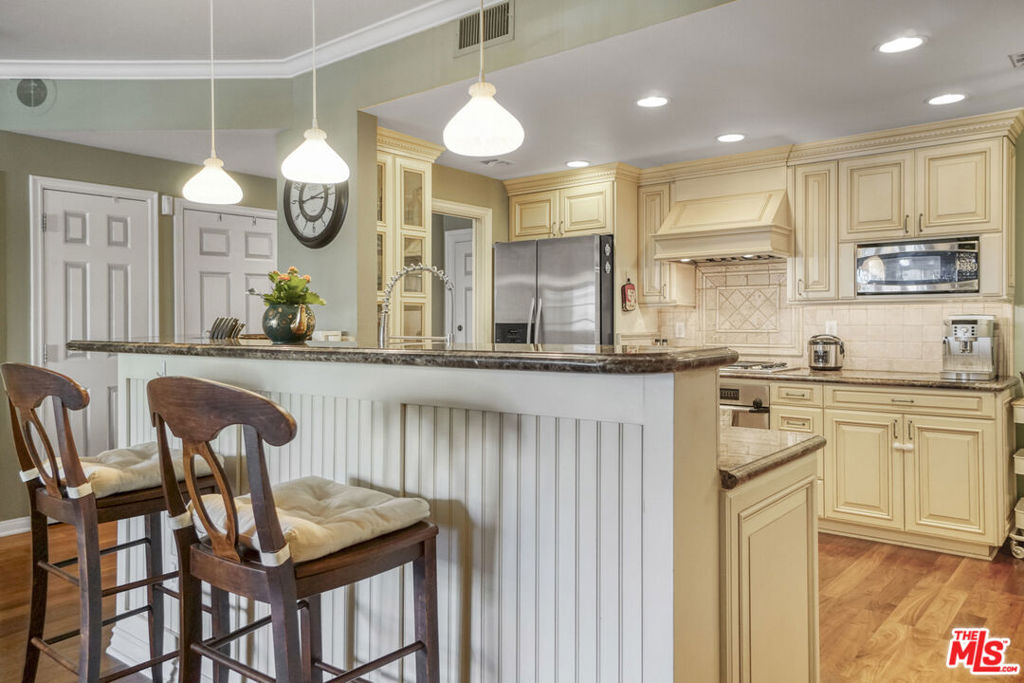 4401 Moorpark Way 106