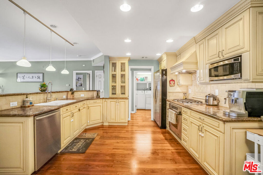 4401 Moorpark Way 106