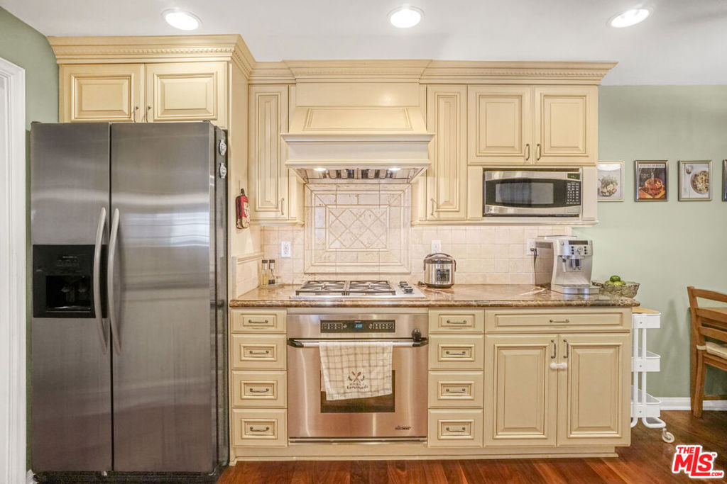 4401 Moorpark Way 106