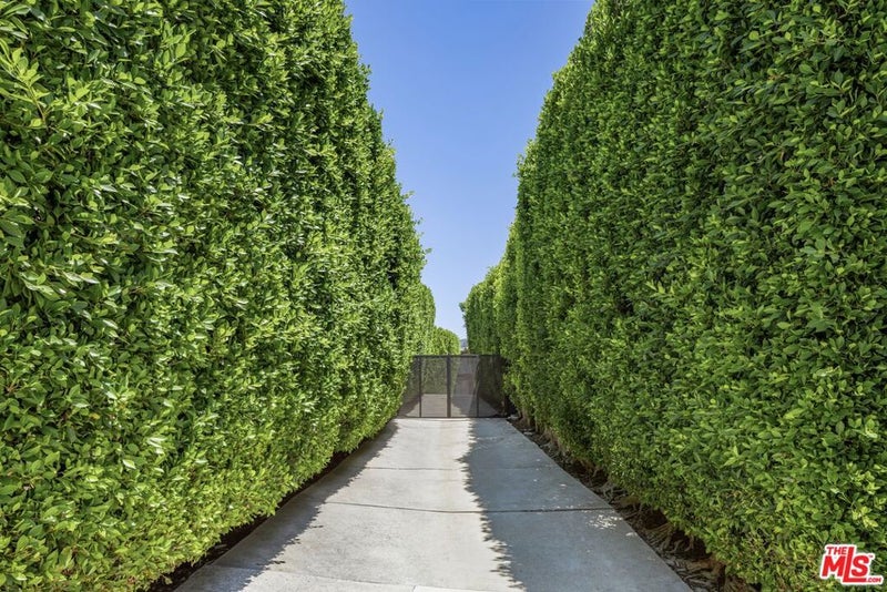 1612 Stradella Road