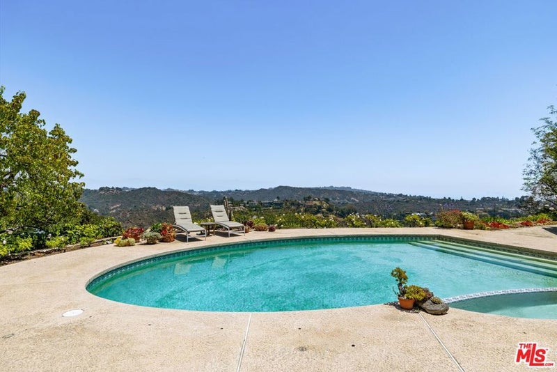 1612 Stradella Road