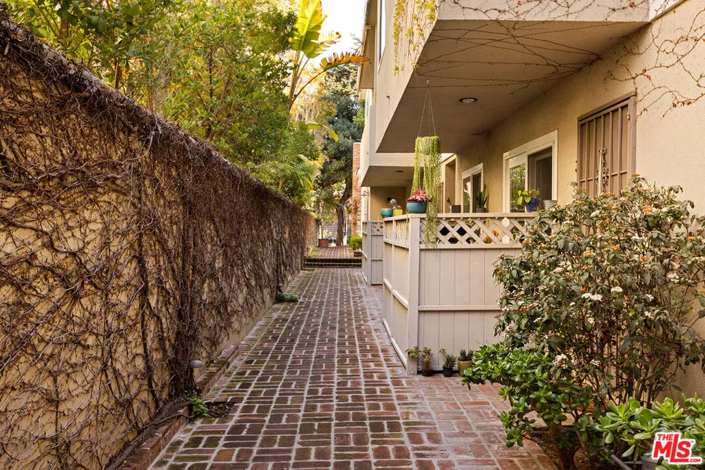 Santa Monica, California 90403, United States, 2 Bedrooms Bedrooms, ,2 BathroomsBathrooms,Residential,Active,232698