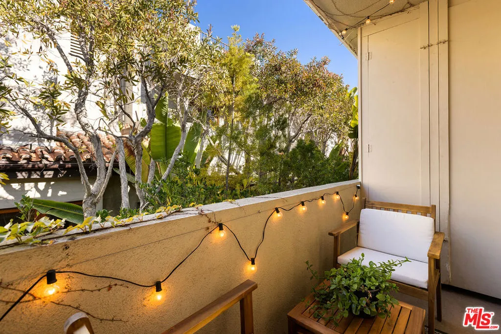 Santa Monica, California 90403, United States, 2 Bedrooms Bedrooms, ,2 BathroomsBathrooms,Residential,Active,232698