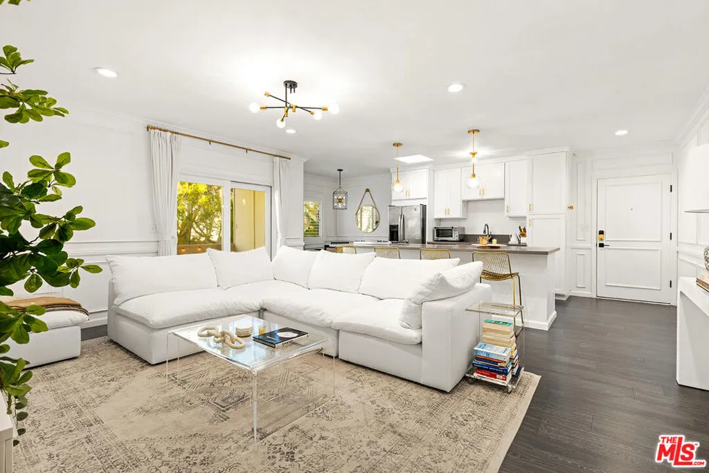 Santa Monica, California 90403, United States, 2 Bedrooms Bedrooms, ,2 BathroomsBathrooms,Residential,Active,232698