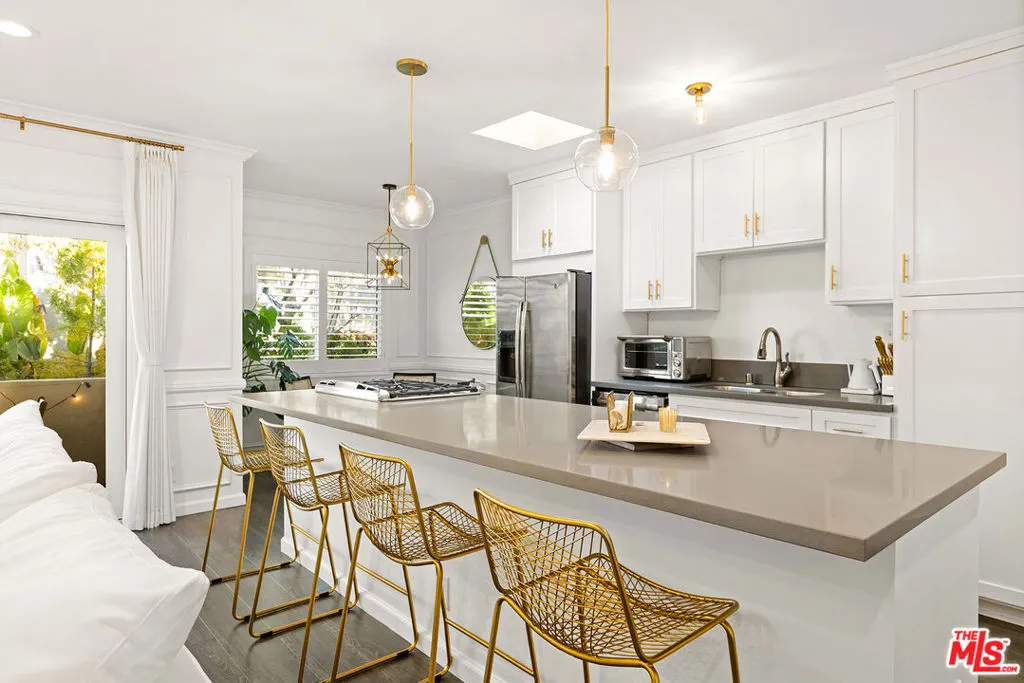 Santa Monica, California 90403, United States, 2 Bedrooms Bedrooms, ,2 BathroomsBathrooms,Residential,Active,232698