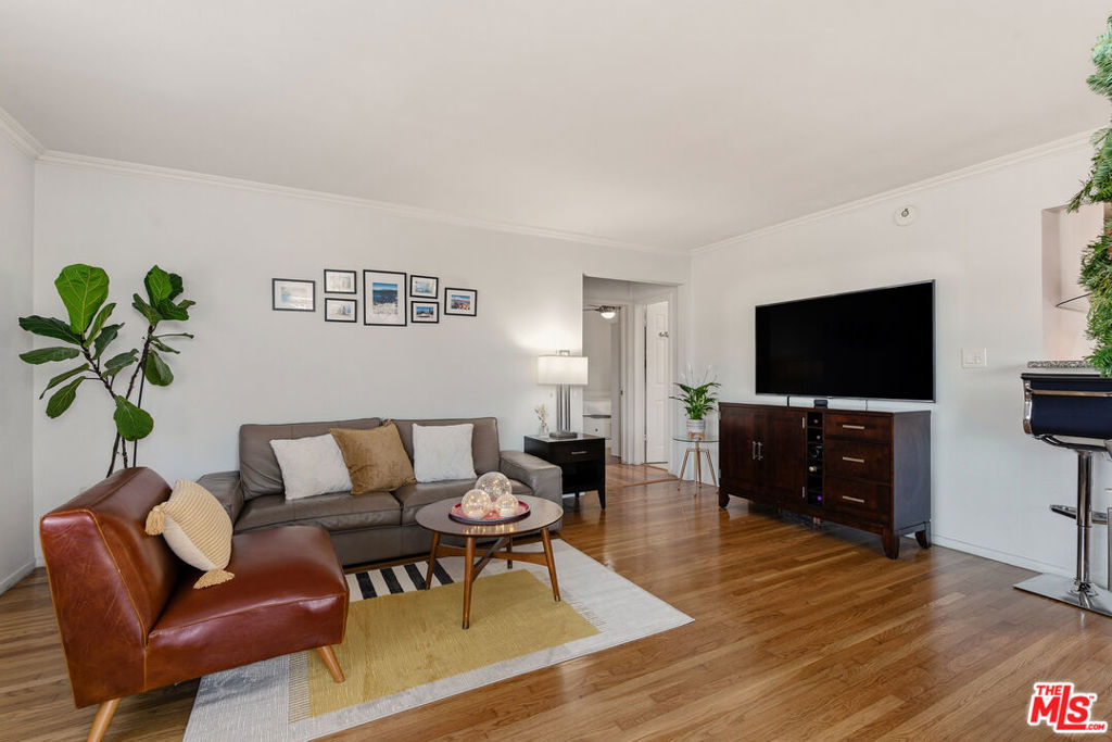 7706 Shady Cove Avenue