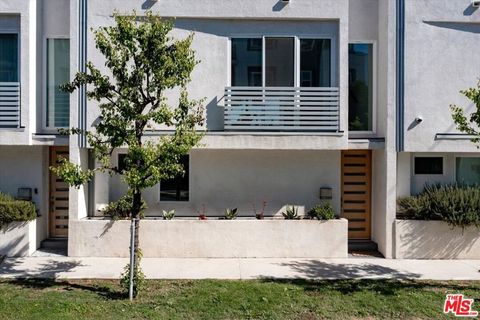 5422 Camellia Avenue North Hollywood CA 91601