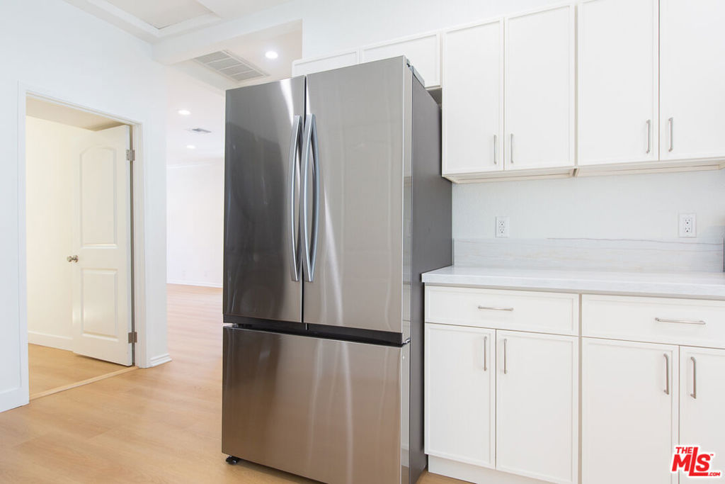 1443 N Mariposa