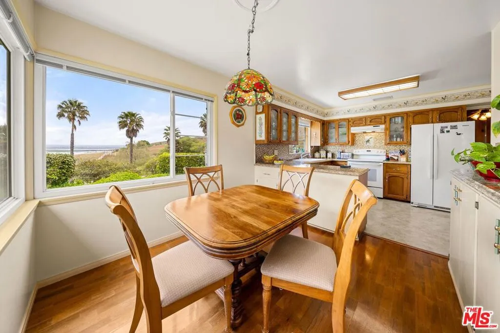 Lompoc, California 93436, United States, 4 Bedrooms Bedrooms, ,3 BathroomsBathrooms,Residential,Active,234732