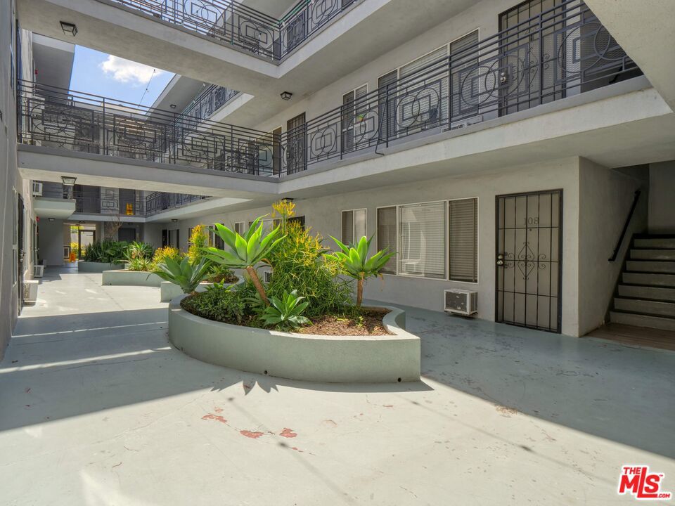 Properties 3 5535 Carlton Way