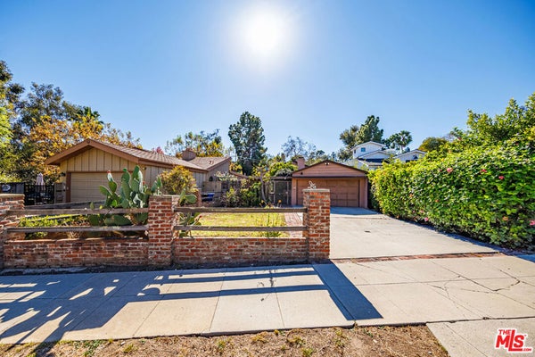 931 WELLESLEY AVE, LOS ANGELES, CA 90049 - Image c41d9b2f35fbd162ffd27fa9bebac798/2074065176