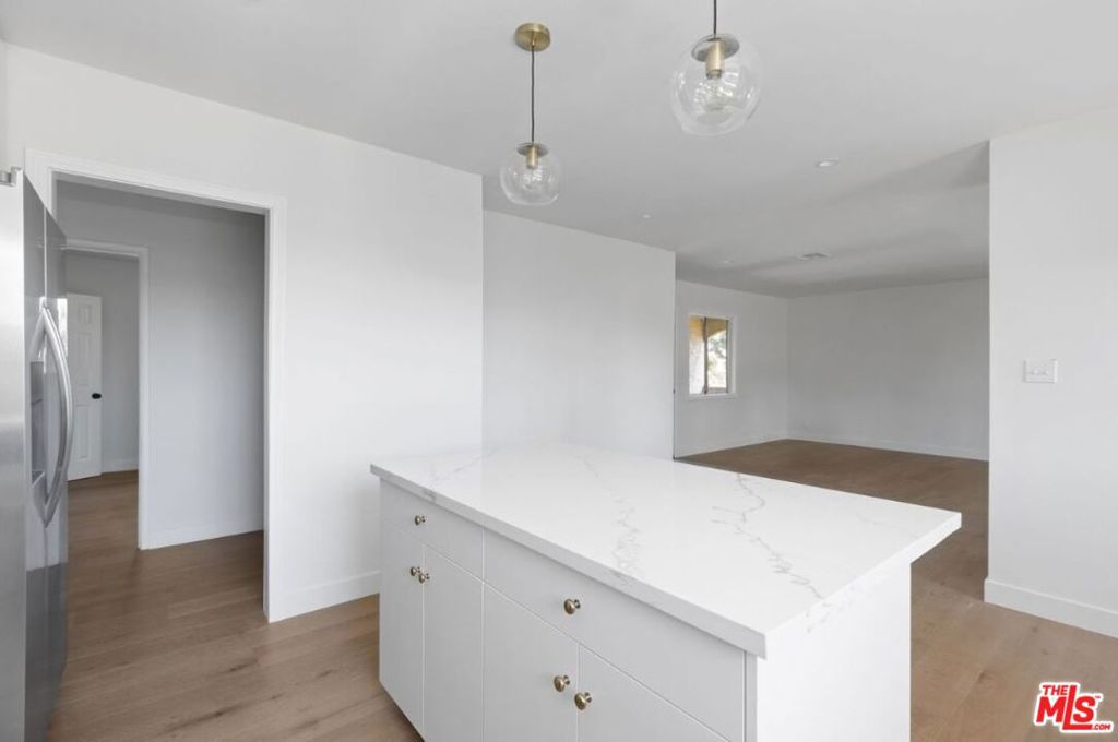 16130 Devonshire Street