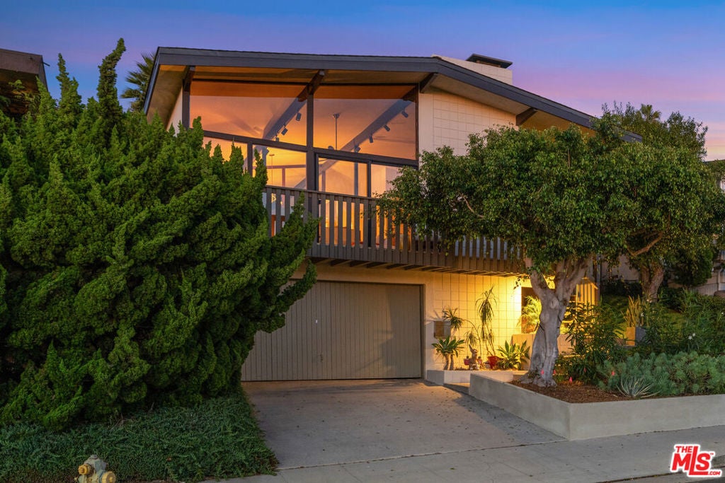 8216 Zitola Terrace