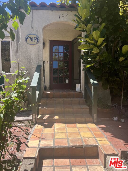 705 Superba Avenue